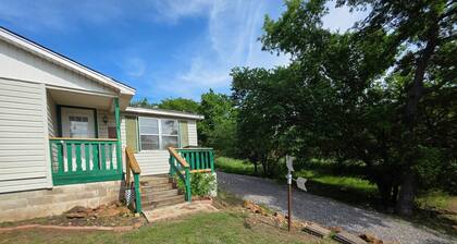 4-bedroom 2 bath home in Medicine Park. Walking distance to downtown and Dam.