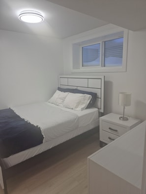 Room - Home away from home, clean, cozy and comfortable (Saskatoon)