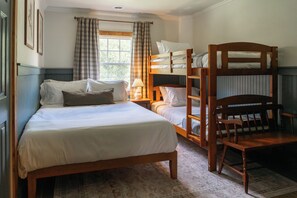 3 Schlafzimmer, Bügeleisen/Bügelbrett, Reisekinderbett, kostenloses WLAN
