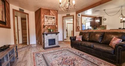 Quaint Cozy Cottage & Patio in the heart of Caldwell.
