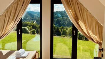 3 bedrooms, WiFi (free), bed sheets
