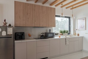Private kitchen - Cozy 3-bedroom cabin Wichrowy Domek in Nowy Targ - Podhale - Tatry - water tub (Nowy Targ)