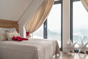 3 bedrooms, free WiFi, bed sheets - Cozy 3-bedroom cabin Wichrowy Domek in Nowy Targ - Podhale - Tatry - water tub (Nowy Targ)