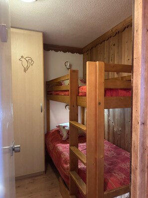 Room - Vrbo Property (Les Belleville)