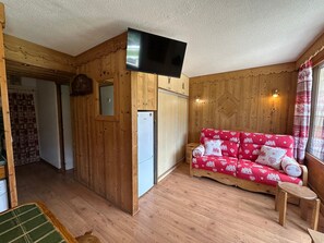 Living area - Vrbo Property (Les Belleville)