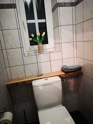 Bathroom - Quiet yet central: Your cozy vacation home in Großheide (Großheide)