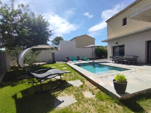 Piscina a l'aire lliure i piscina climatitzada 