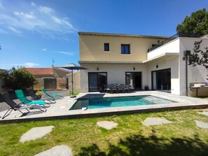 Outdoor pool, a heated pool - Phoebus - Villa Marie
"Bienvenue et place à la détente !" (Deaux)