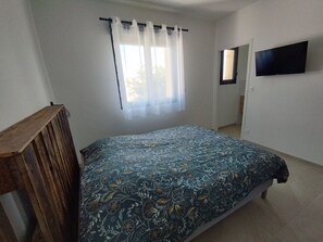4 bedrooms, desk, iron/ironing board, travel cot - Phoebus - Villa Marie
"Bienvenue et place à la détente !" (Deaux)