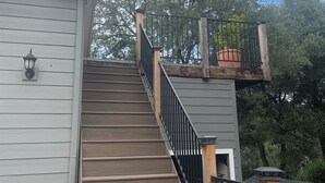 A wooden staircase leading to a balcony with a view of trees and a cloudy sky. - Peaceful Gold Country Studio Near Yosemite & Black Oak Casino (Tuolumne)