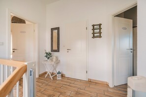 Interior - Schwankes "Seeadler" Vacation Home - Thatched-roof house with a sauna and fireplace on Rügen (Ummanz)