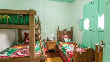 WiFi (free), bed sheets