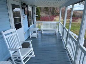 Terrace/patio - Cozy 2-bedroom mobile home in fantastic New Canada with AC (New Canada)