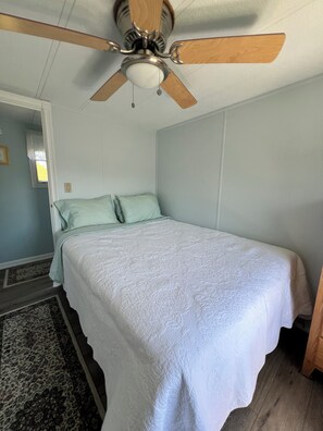 2 bedrooms, WiFi, bed sheets - Cozy 2-bedroom mobile home in fantastic New Canada with AC (New Canada)