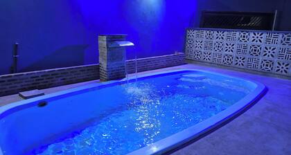 Complete house with pool very close to the Barretos rodeo festival.