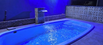 Complete house with pool very close to the Barretos rodeo festival.