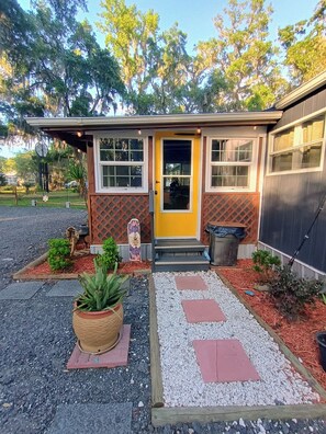 Exterior detail - The Yellow Bow- A Peaceful Lake View Getaway (Crescent City)