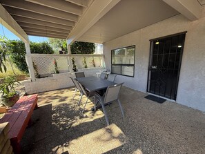 Outdoor dining - 1-bedroom apartment with AC near Lake Oroville (Oroville)