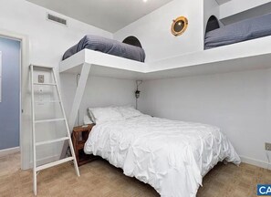 2 bedrooms, iron/ironing board, WiFi, bed sheets - Wintergreen Ridgeline Retreat (Wintergreen Resort)