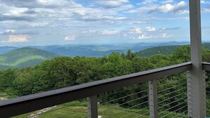 A balcony with a view of green hills and a partly cloudy sky. - Wintergreen Ridgeline Retreat (Wintergreen Resort)