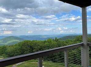 Property grounds - Wintergreen Ridgeline Retreat (Wintergreen Resort)