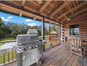 Outdoor dining - Private Country Cabin Fire Pit Near Legoland, Bok Tower & Sebring (Frostproof)
