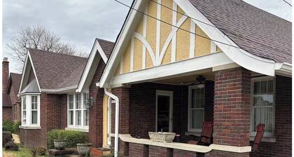 Cozy 2-bedroom house in welcoming Dyersburg with AC