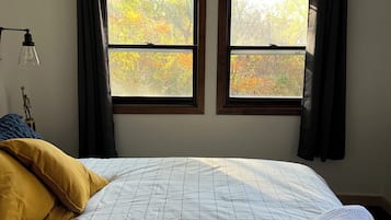 2 bedrooms, WiFi (free), bed sheets