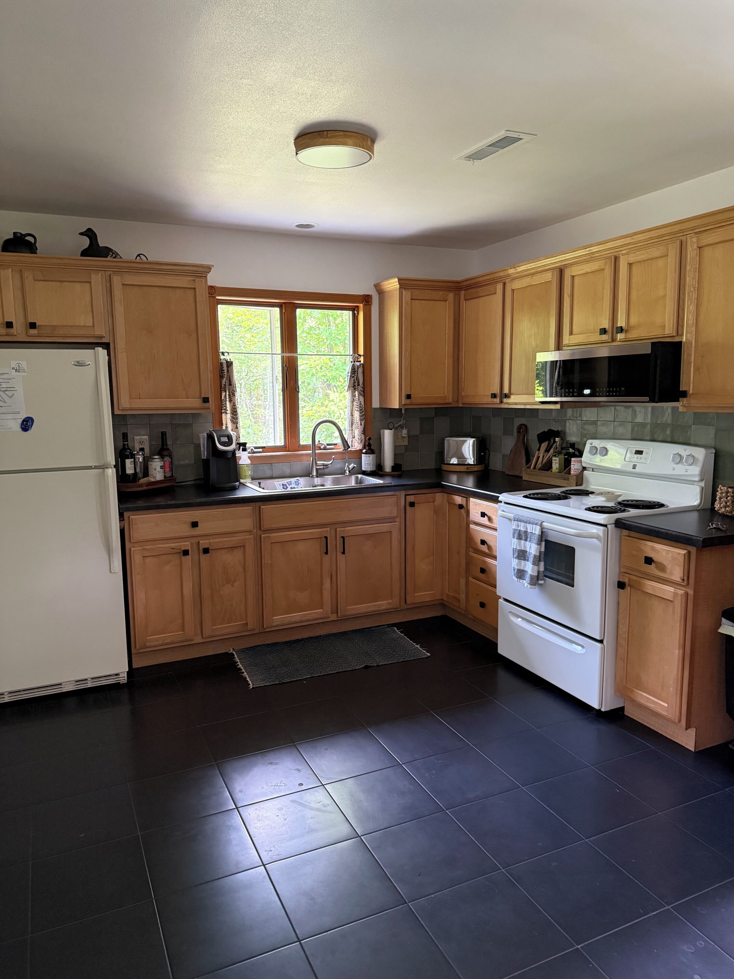 Coffee/tea maker, microwave, cookware/dishes/utensils, paper towels