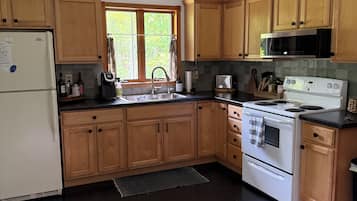 Coffee/tea maker, microwave, cookware/dishes/utensils, paper towels
