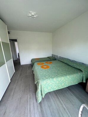 2 bedrooms, iron/ironing board, bed sheets - Jesolo Wellness House (Veneto)