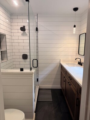 Bathroom - Lowcountry Luxury Between Folly Beach & Downtown Charleston (Charleston)
