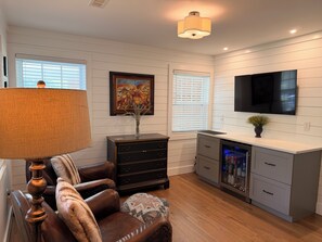 Living area - Lowcountry Luxury Between Folly Beach & Downtown Charleston (Charleston)
