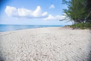 Beach - Modern 2-bedroom apartment in Love Beach. Gated Community, beach and gym access (Nassau)