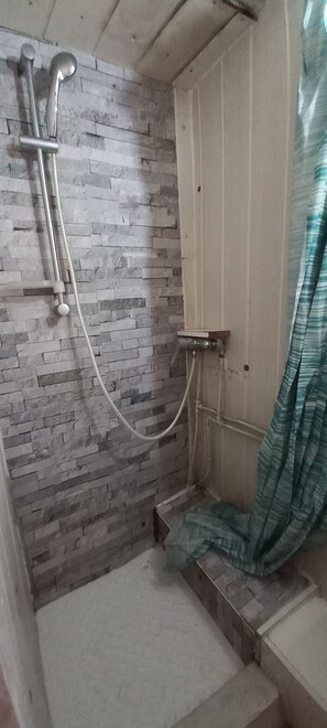Bathroom - Vrbo Property (Saverdun)