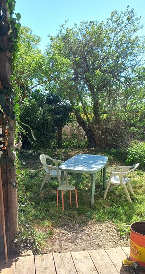 Outdoor dining - Vrbo Property (Saverdun)
