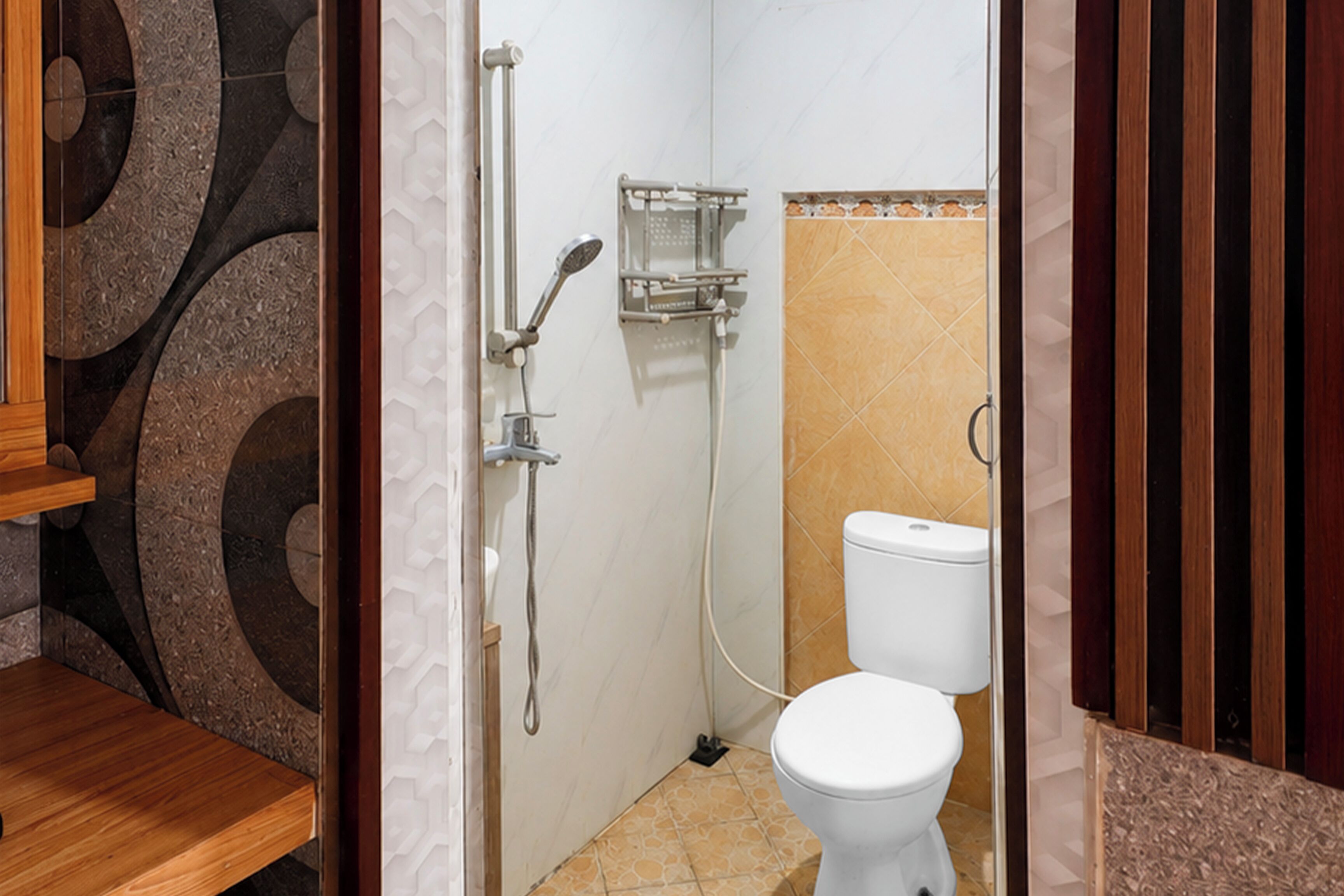 Deluxe Double Room | Bathroom | Shower, towels, soap