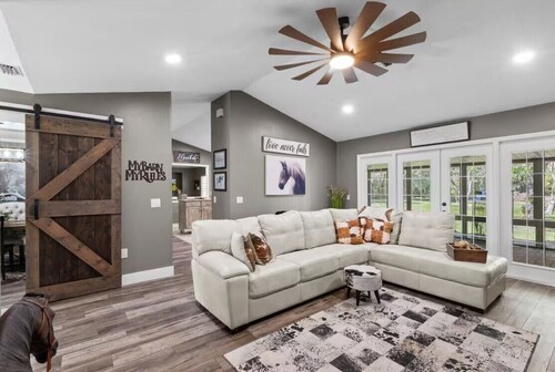 Cozy Retreat near World Equestrian Center and Devils Den -Equine/ Pet Friendly