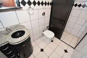 Dusche, Handtücher, Seife, Toilettenpapier