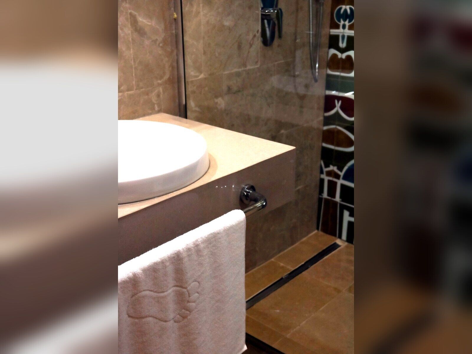 Kamer, 1 twee- of 2 eenpersoonsbedden | Badkamer