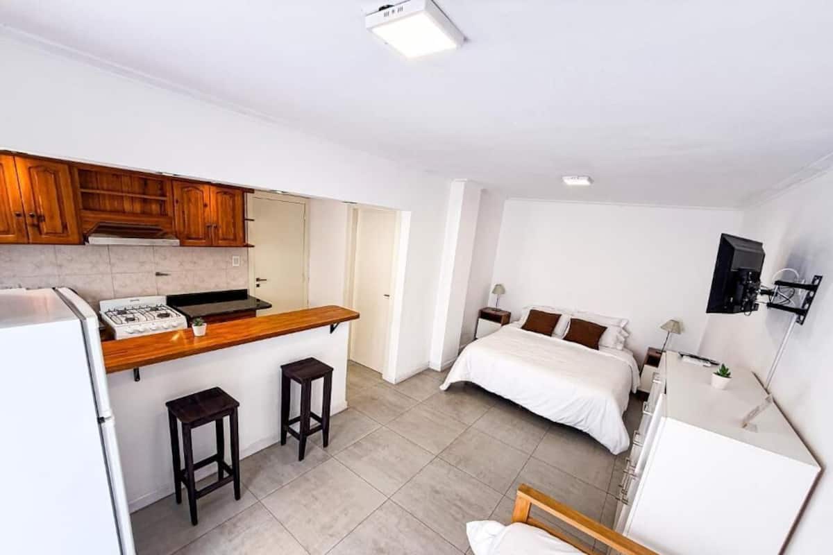 Departamento Deluxe, patio, vista al patio | Caja de seguridad en la habitación y wifi gratis