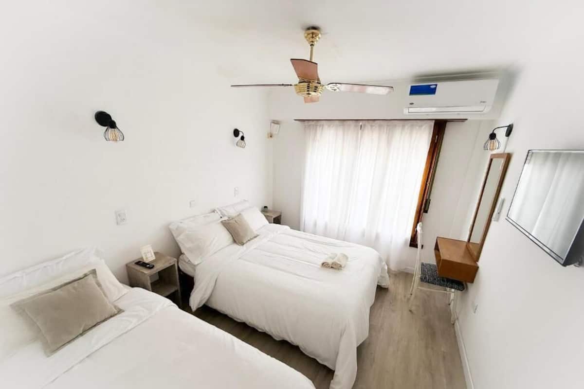 Habitación triple estándar | Caja de seguridad en la habitación y wifi gratis