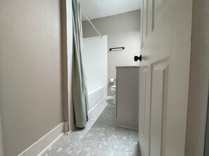 Handtücher, Seife, Toilettenpapier