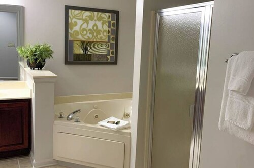 1-Bedroom Getaway at Williamsburg Resort in a prime location.