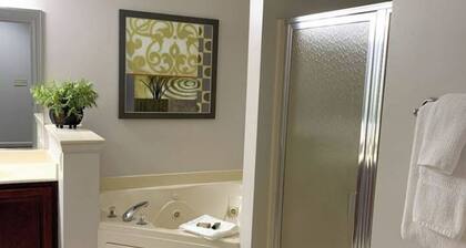 1-Bedroom Getaway at Williamsburg Resort in a prime location.