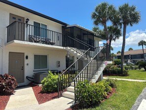 Exterior - Delightful Naples Condo with large Resort Pool and Pickleball/Tennis Courts (Naples)