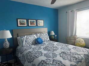 Iron/ironing board, Internet, bed sheets - Delightful Naples Condo with large Resort Pool and Pickleball/Tennis Courts (Naples)