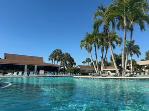Pool - Delightful Naples Condo with large Resort Pool and Pickleball/Tennis Courts (Naples)