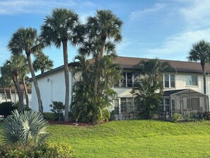 Exterior - Delightful Naples Condo with large Resort Pool and Pickleball/Tennis Courts (Naples)