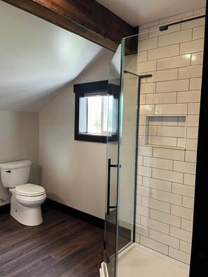 Hair dryer, towels, soap, shampoo - Charming 3-bedroom House on a Cherry Orchard (Suttons Bay)